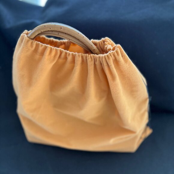 Stylish, tan leather handbag, big, roomy, travel/city bag, NEW. - Picture 9 of 9